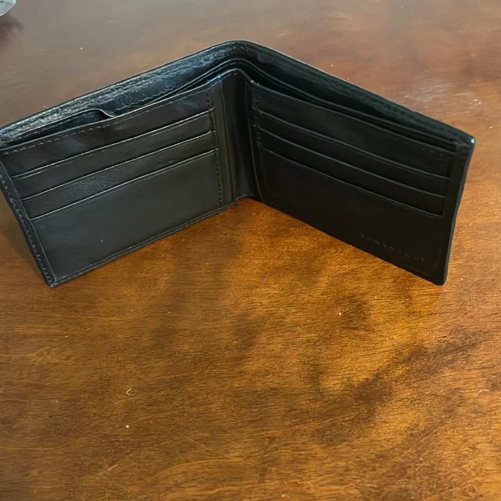 Travelon Genuine Leather Men’s Black Rugged Fold Wallet